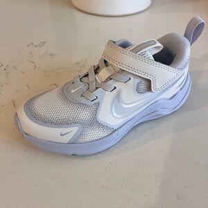 NWT Nike Kids Size 11 White and Gray Sneakers